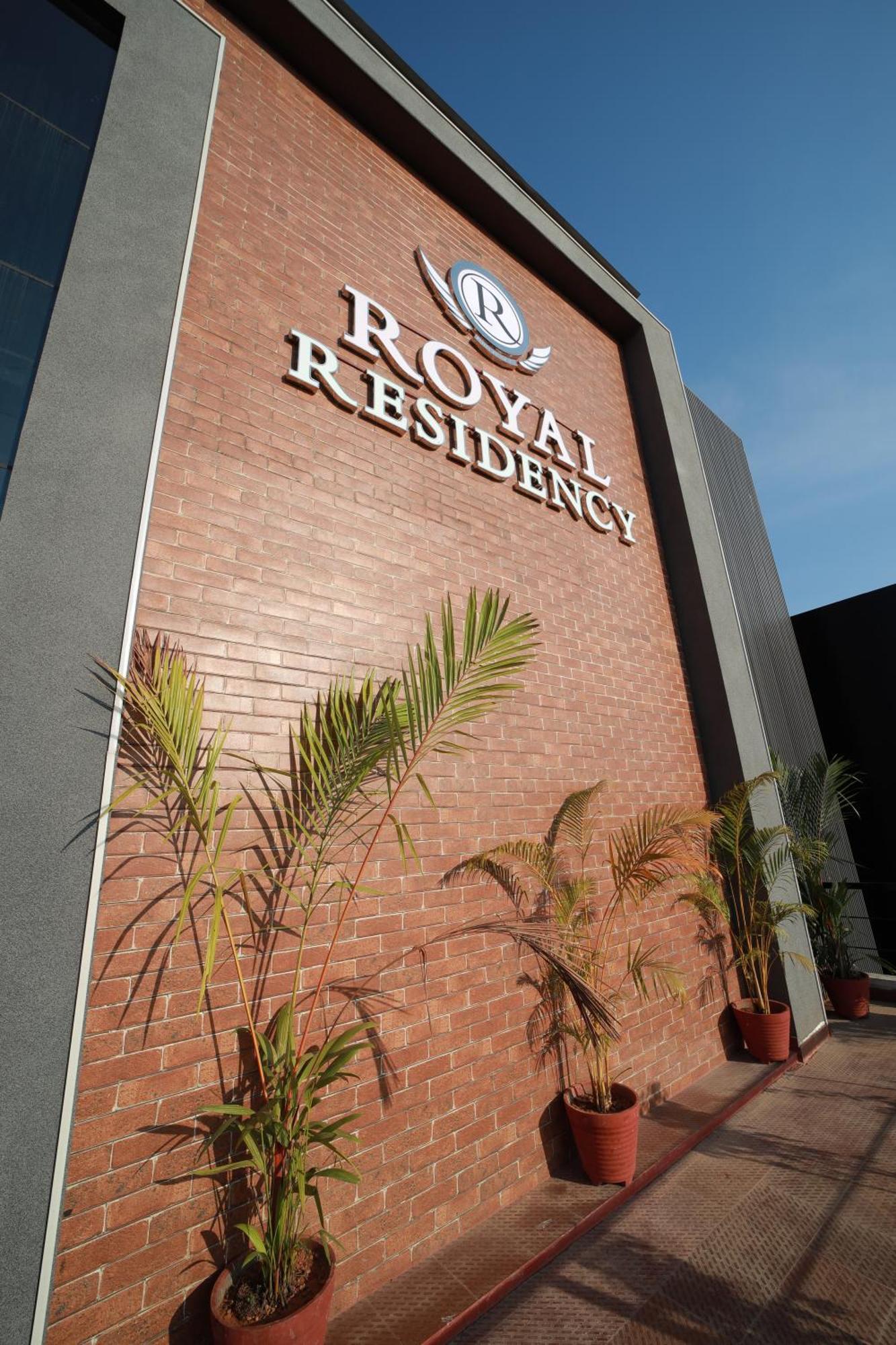 Royal Residency Hotell Kannangad Exteriör bild